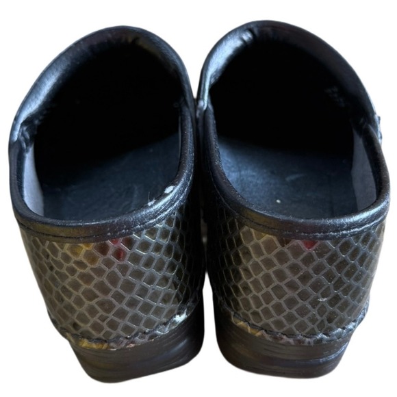 Dansko Snake Print Slip Resistant Nurse Shoe Clog Size EU 37 (US 6 1/2-7) - Picture 3 of 7
